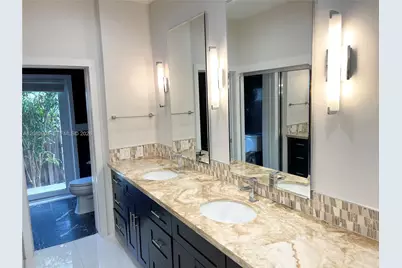 4555 N Jefferson Ave, Miami Beach, FL 33140 - Photo 16