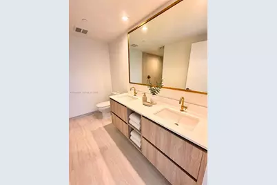77 SE 5th St #2201, Miami, FL 33131 - Photo 12