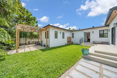 3261 SW 16th Ln, Miami, FL 33145 - Photo 32
