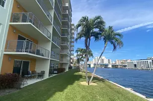 2900 NE 30th St, Fort Lauderdale, FL 33306 - Photo 2
