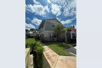 10726 NW 11th St, Pembroke Pines, FL 33026 - Photo 2