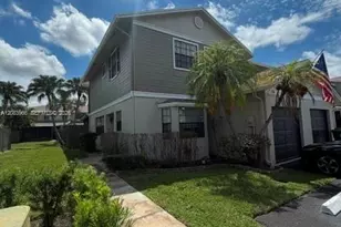 10726 NW 11th St, Pembroke Pines, FL 33026 - Photo 2