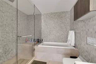 68 SE 6th St, Miami, FL 33131 - Photo 12