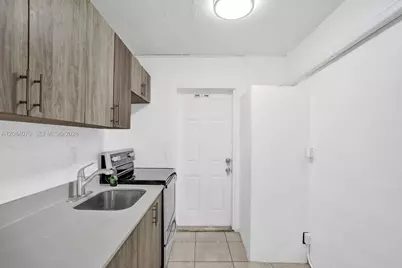 1210 NW 2nd St #3, Fort Lauderdale, FL 33311 - Photo 4