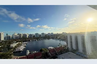 3640 Yacht Club #1807, Aventura, FL 33180 - Photo 2