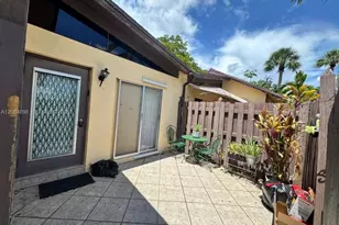 332 Briarwood Cir, Hollywood, FL 33024 - Photo 6