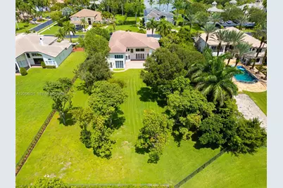 11406 Canyon Maple Blvd, Davie, FL 33330 - Photo 6