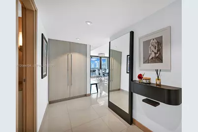 801 N Venetian Dr #1208, Miami, FL 33139 - Photo 2