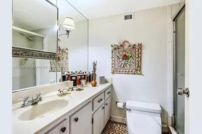 6039 Collins Ave #833, Miami Beach, FL 33140 - Photo 12