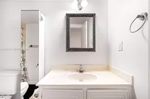 800 Parkview Dr, Hallandale Beach, FL 33009 - Photo 26