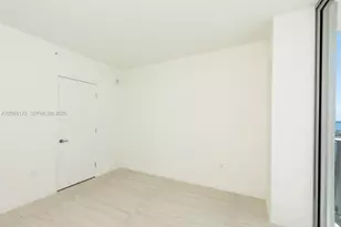 77 SE 5th St, Miami, FL 33131 - Photo 10
