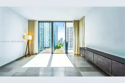 68 SE 6th St #1605, Miami, FL 33131 - Photo 2