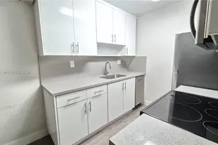 7100 Fairway Dr, Miami Lakes, FL 33014 - Photo 8