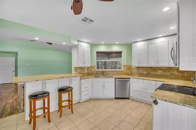 685 SE 25th Ln, Homestead, FL 33033 - Photo 16