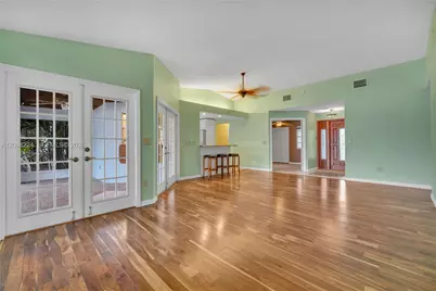 685 SE 25th Ln, Homestead, FL 33033 - Photo 10