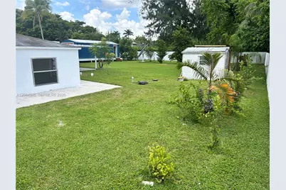 1843 NW 107th St, Miami, FL 33167 - Photo 32