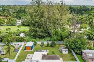1843 NW 107th St, Miami, FL 33167 - Photo 4