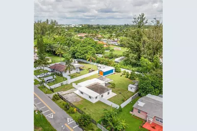 1843 NW 107th St, Miami, FL 33167 - Photo 2