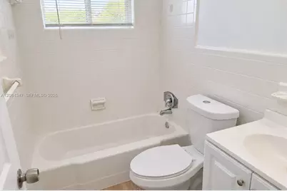 300 SE 9th Ct #4, Hallandale Beach, FL 33009 - Photo 12