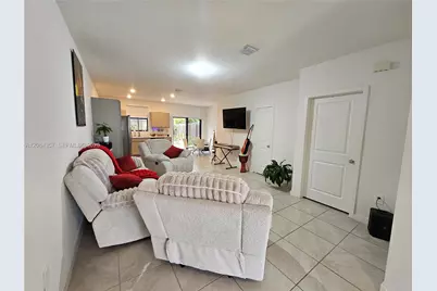 300 NE 12th St, Florida City, FL 33034 - Photo 6