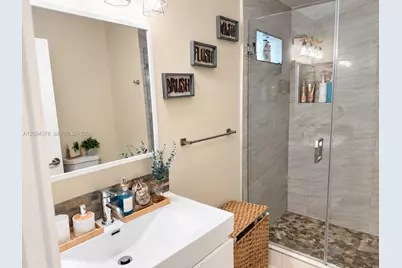 5260 NW 184th Ln, Miami Gardens, FL 33055 - Photo 10