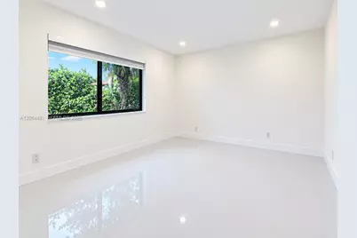 930 NE 163rd St, North Miami Beach, FL 33162 - Photo 10