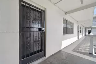 11685 Canal Dr, North Miami, FL 33181 - Photo 8