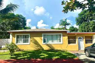 465 NE 157th Ter, Miami, FL 33162 - Photo 2