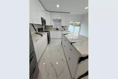 2100 NW 102nd St #2, Miami, FL 33147 - Photo 4