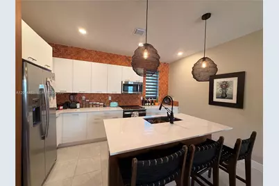 8316 NW 43rd St, Doral, FL 33166 - Photo 10