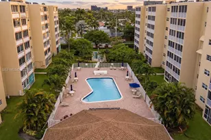 620 NE 12th Ave, Hallandale Beach, FL 33009 - Photo 2