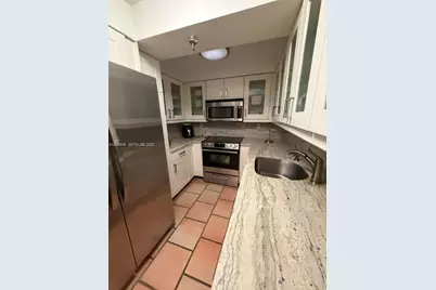 2401 Collins Ave #610, Miami Beach, FL 33140 - Photo 14