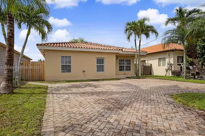 309 SW 2nd St, Florida City, FL 33034 - Photo 2