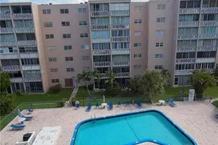 319 NE 14th Ave, Hallandale Beach, FL 33009 - Photo 6