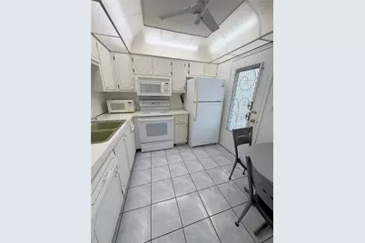 319 NE 14th Ave #505, Hallandale Beach, FL 33009 - Photo 2
