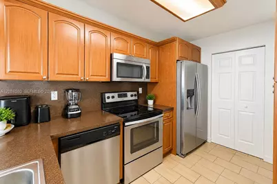 1401 W Golfview Dr #0, Pembroke Pines, FL 33026 - Photo 2