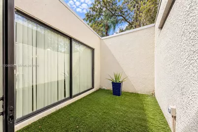 1401 W Golfview Dr #0, Pembroke Pines, FL 33026 - Photo 18