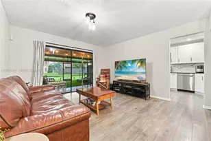 10720 NW 11th St, Pembroke Pines, FL 33026 - Photo 6