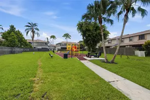 10720 NW 11th St, Pembroke Pines, FL 33026 - Photo 36
