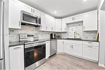 10720 NW 11th St, Pembroke Pines, FL 33026 - Photo 14