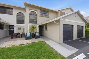 10720 NW 11th St, Pembroke Pines, FL 33026 - Photo 2