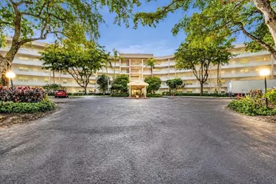 3980 Oaks Clubhouse Dr #409, Pompano Beach, FL 33069 - Photo 2