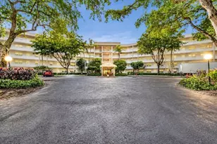 3980 Oaks Clubhouse Dr, Pompano Beach, FL 33069 - Photo 2