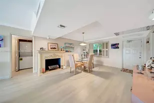 3980 Oaks Clubhouse Dr, Pompano Beach, FL 33069 - Photo 8