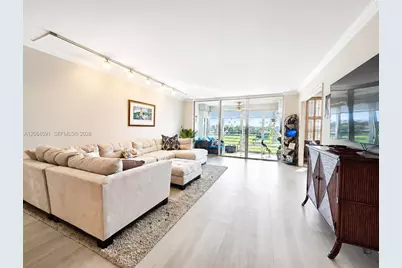 3980 Oaks Clubhouse Dr #409, Pompano Beach, FL 33069 - Photo 12