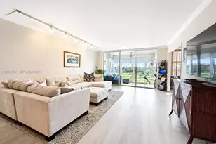 3980 Oaks Clubhouse Dr, Pompano Beach, FL 33069 - Photo 12