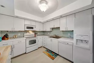 3980 Oaks Clubhouse Dr, Pompano Beach, FL 33069 - Photo 4