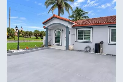 7548 NW 173rd Ter, Hialeah, FL 33015 - Photo 2