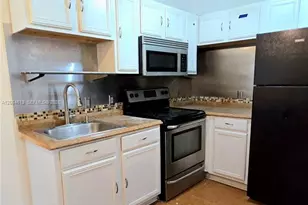 934 Michigan Ave, Miami Beach, FL 33139 - Photo 8