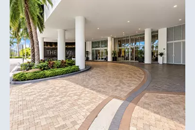 90 SW 3rd St #1403, Miami, FL 33130 - Photo 2